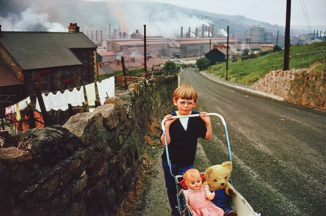 Bruce Davidson — Wales (boy pushing carriage)
