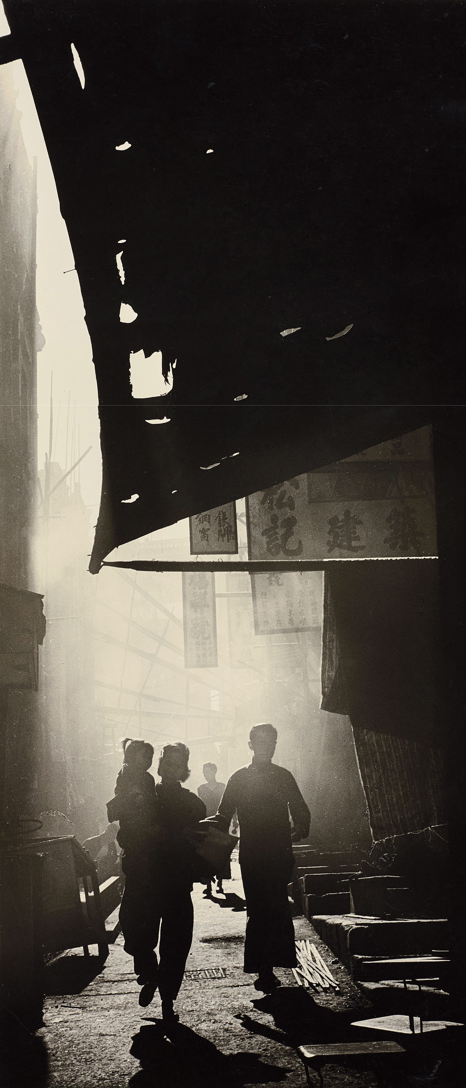 何藩 Fan Ho — Hurrying Home