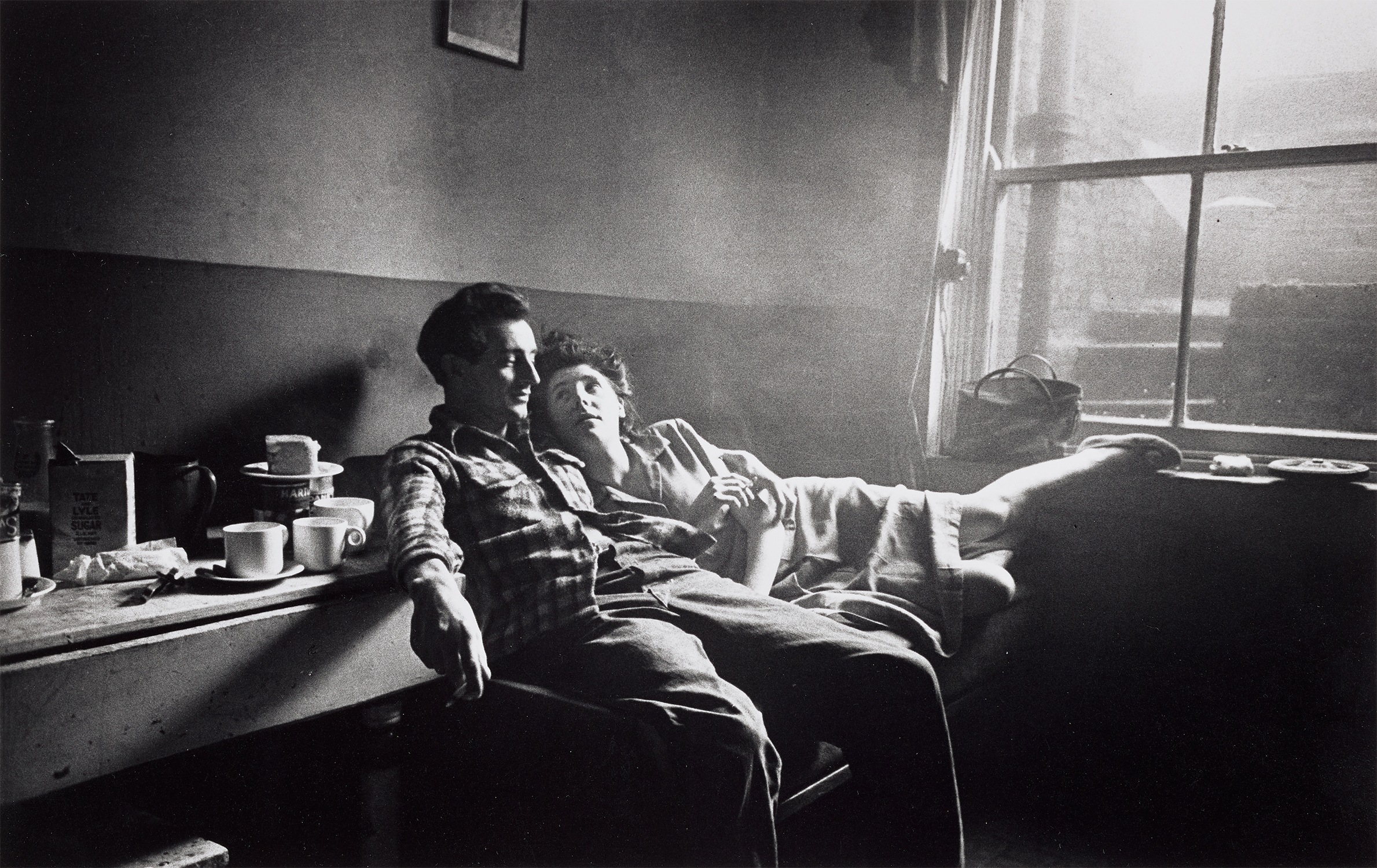 Bert Hardy — Cockney Life at The Elephant and Castle, London
