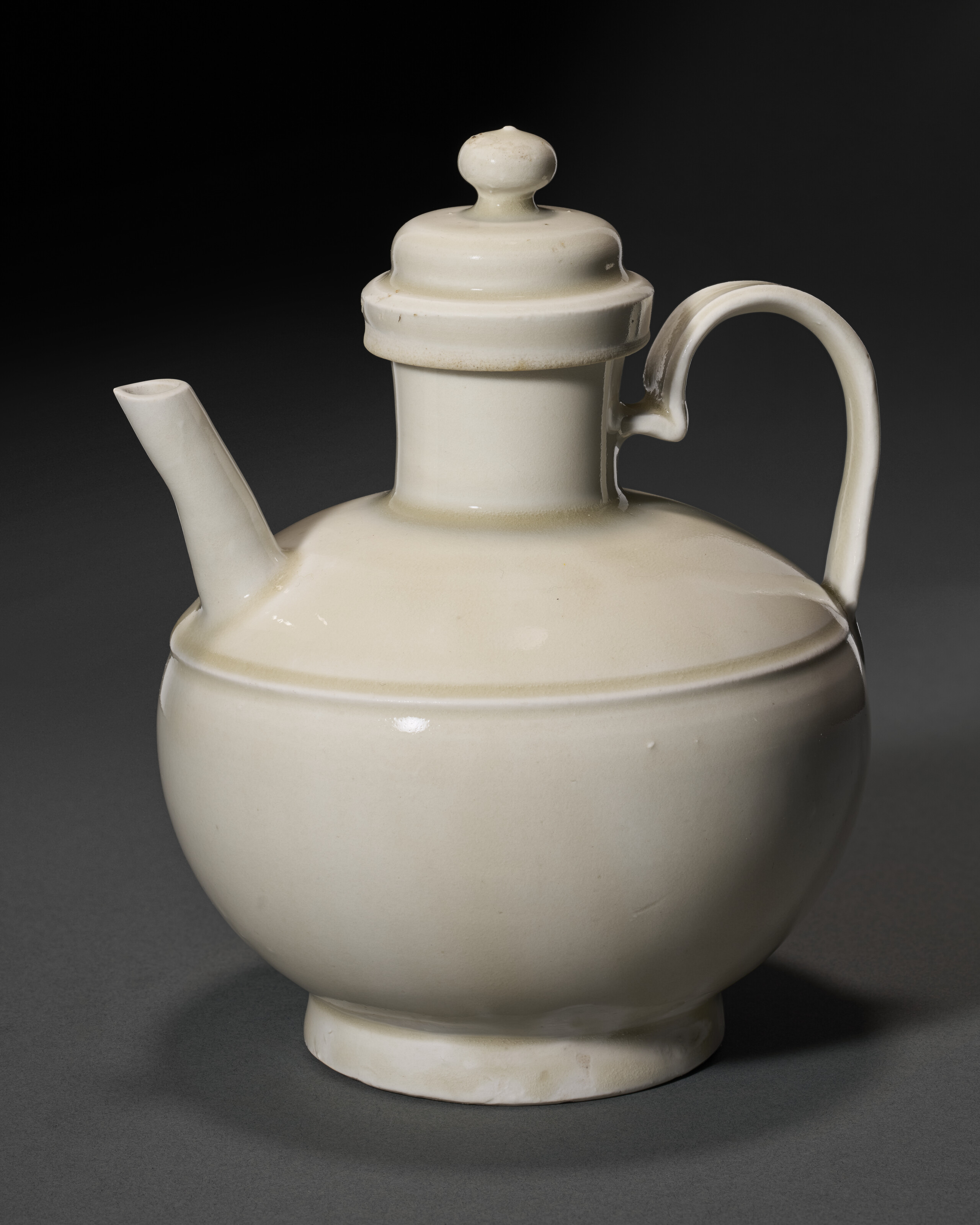 A Rare Ding Ewer And Cover — FIVE DYNASTIES PERIOD-NORTHERN SONG DYNASTY (AD 907-1127)
