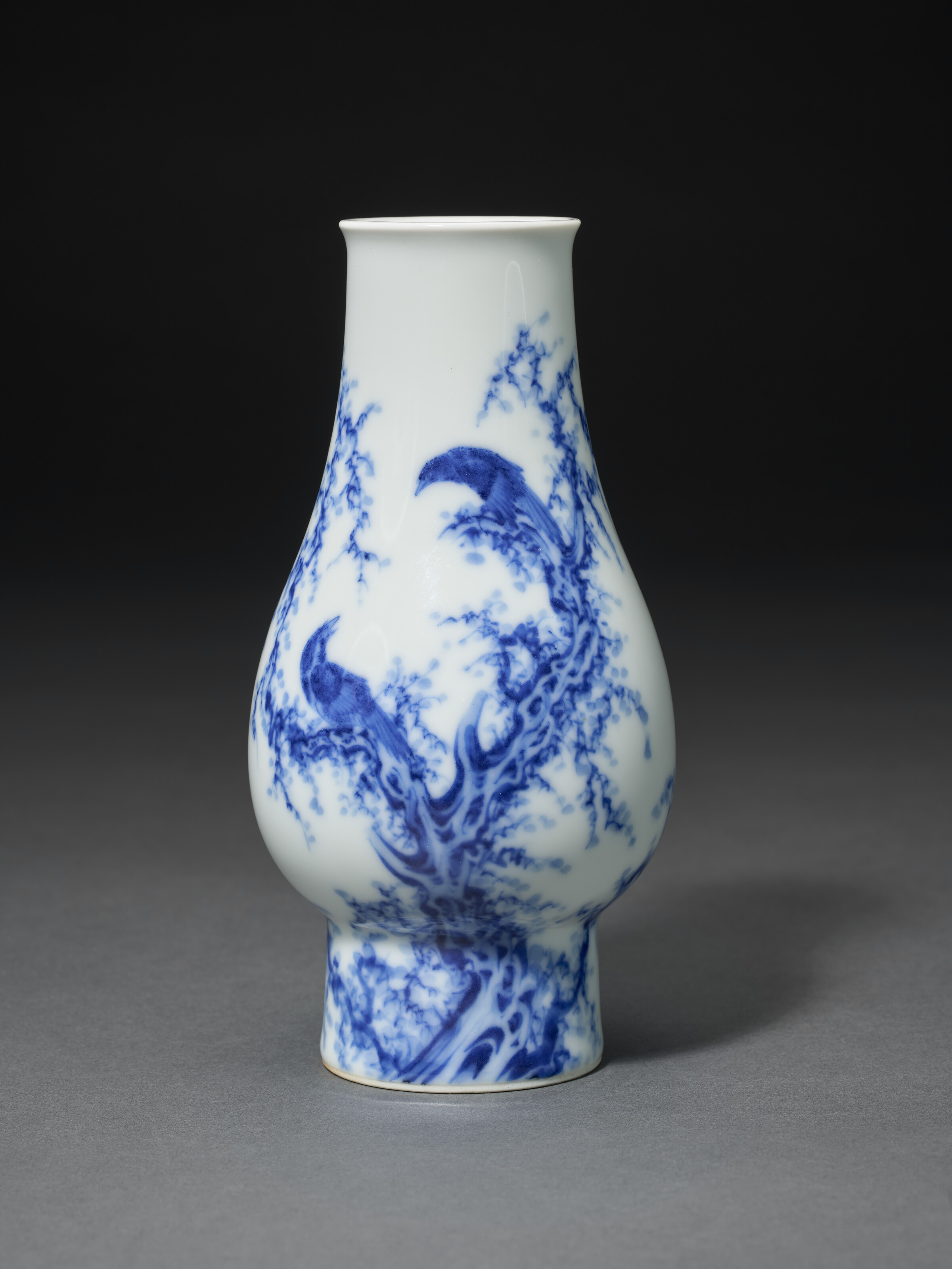A Well-painted Small Blue And White Vase — REPUBLIC PERIOD