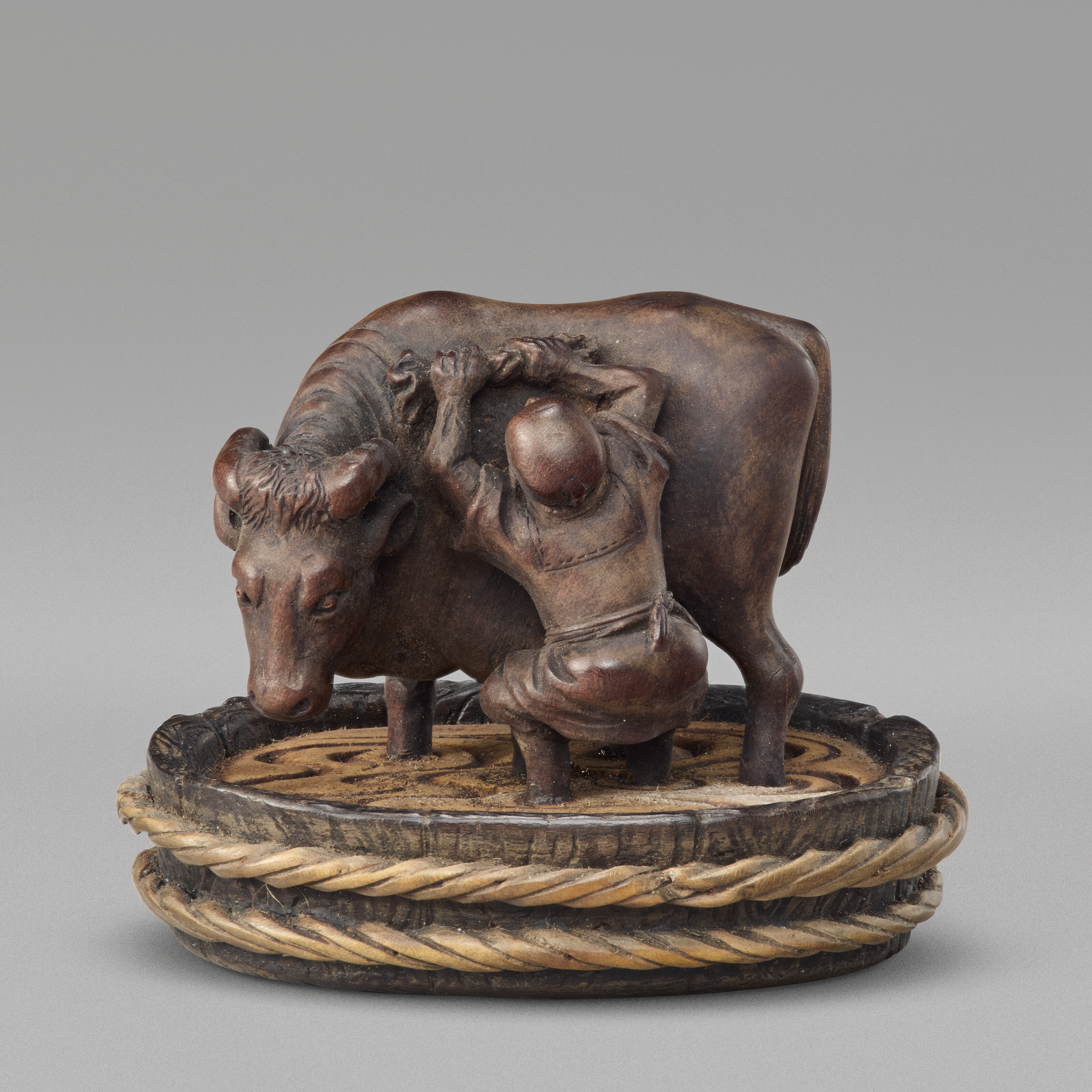 A Carved Wood Netsuke Miniature Sculpture Of Man Washing A Bull — SHOWA PERIOD (20TH CENTURY), SIGNED SOSUI (OUCHI SOSUI; 1911-1972)