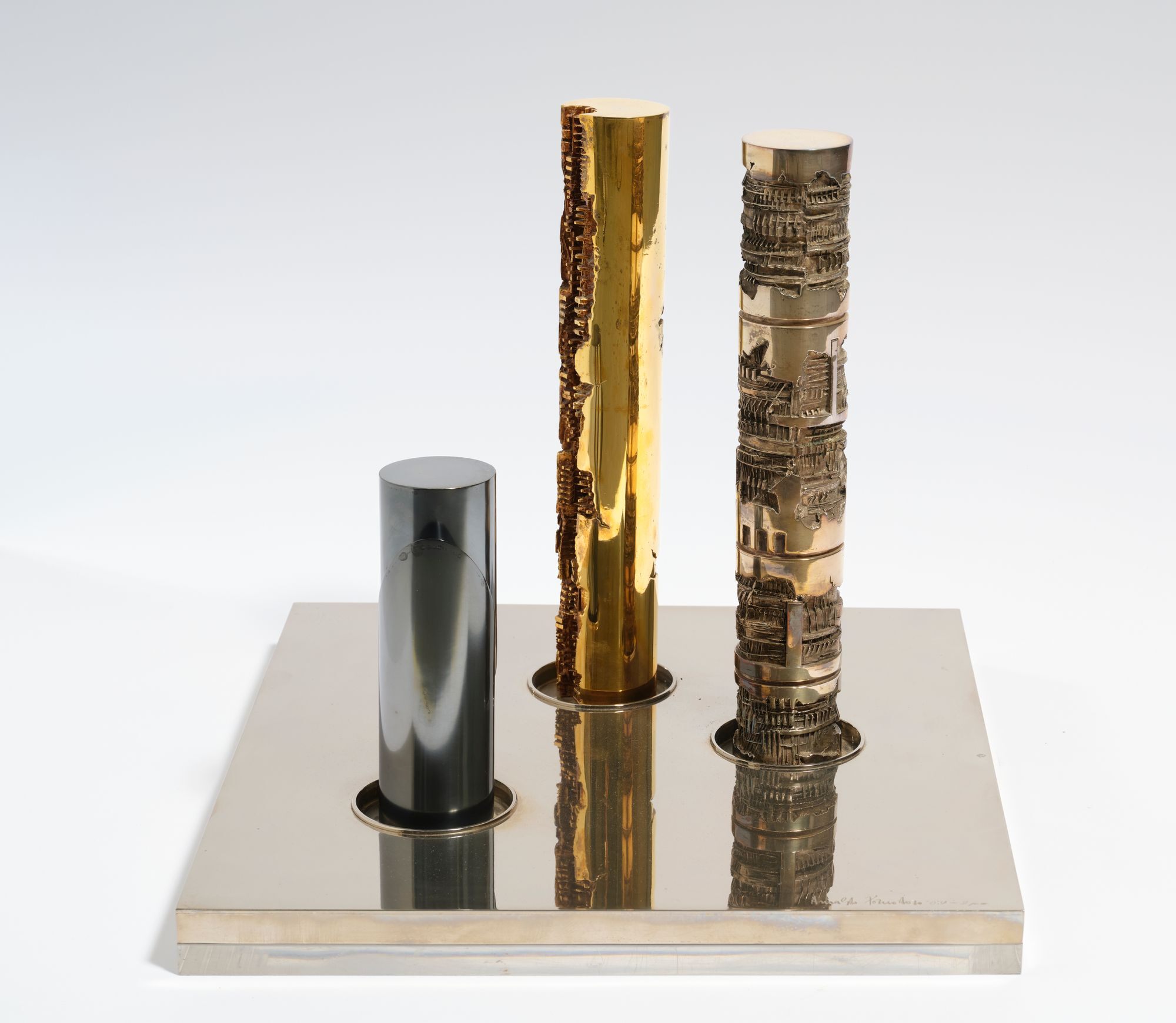 Arnaldo Pomodoro — Colonne per Financial Plaza, Honolulu, studio