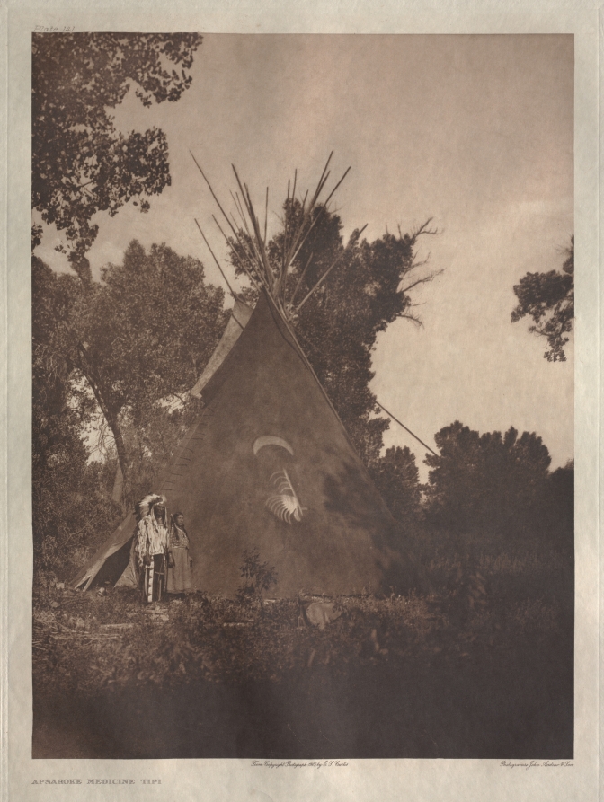 Edward S. Curtis — Portfolio IV, Plate 141: Apsaroke Medicine Tipi