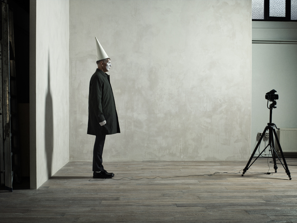 Erwin Olaf — April Fool 11.00AM