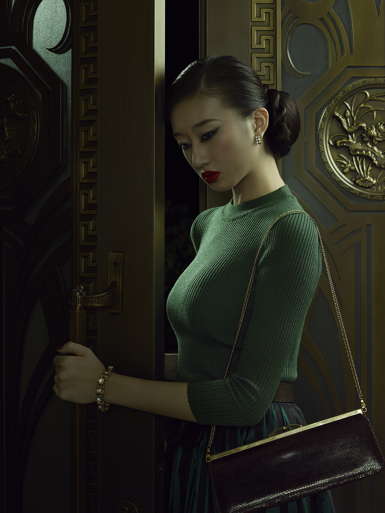 Erwin Olaf — Shanghai Du Mansion Portrait 01