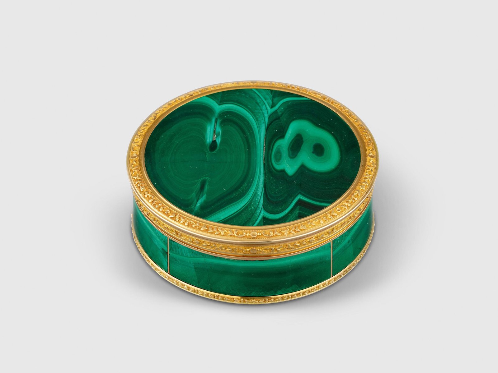 Adrien Jean Maximilien Vachette — A circular snuffbox
