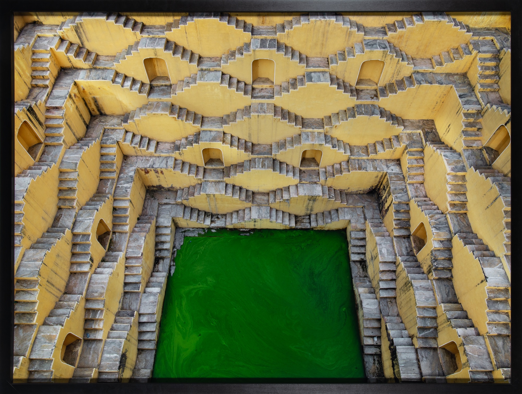 Edward Burtynsky — Stepwell #2, Panna Meena, Amber, Rajasthan, India