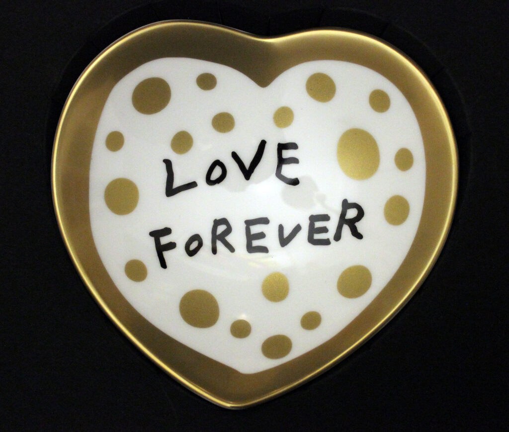 Yayoi Kusama — Love Forever (VIP Gold Edition)