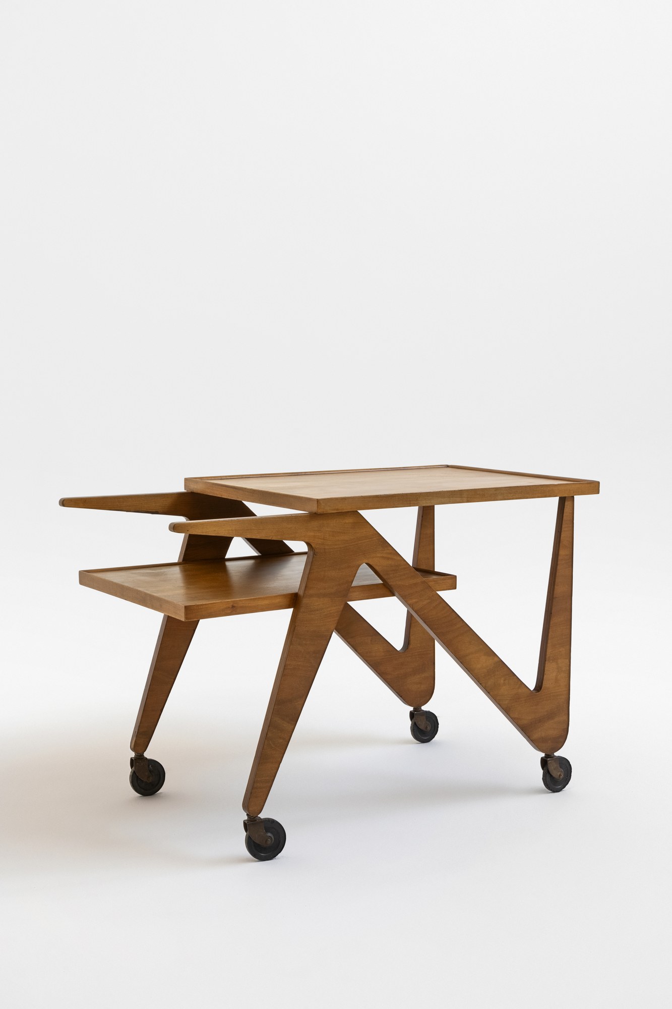 Lina Bo Bardi — Carrinho de chá em pau-marfim [Tea Trolley in Ivory Wood]