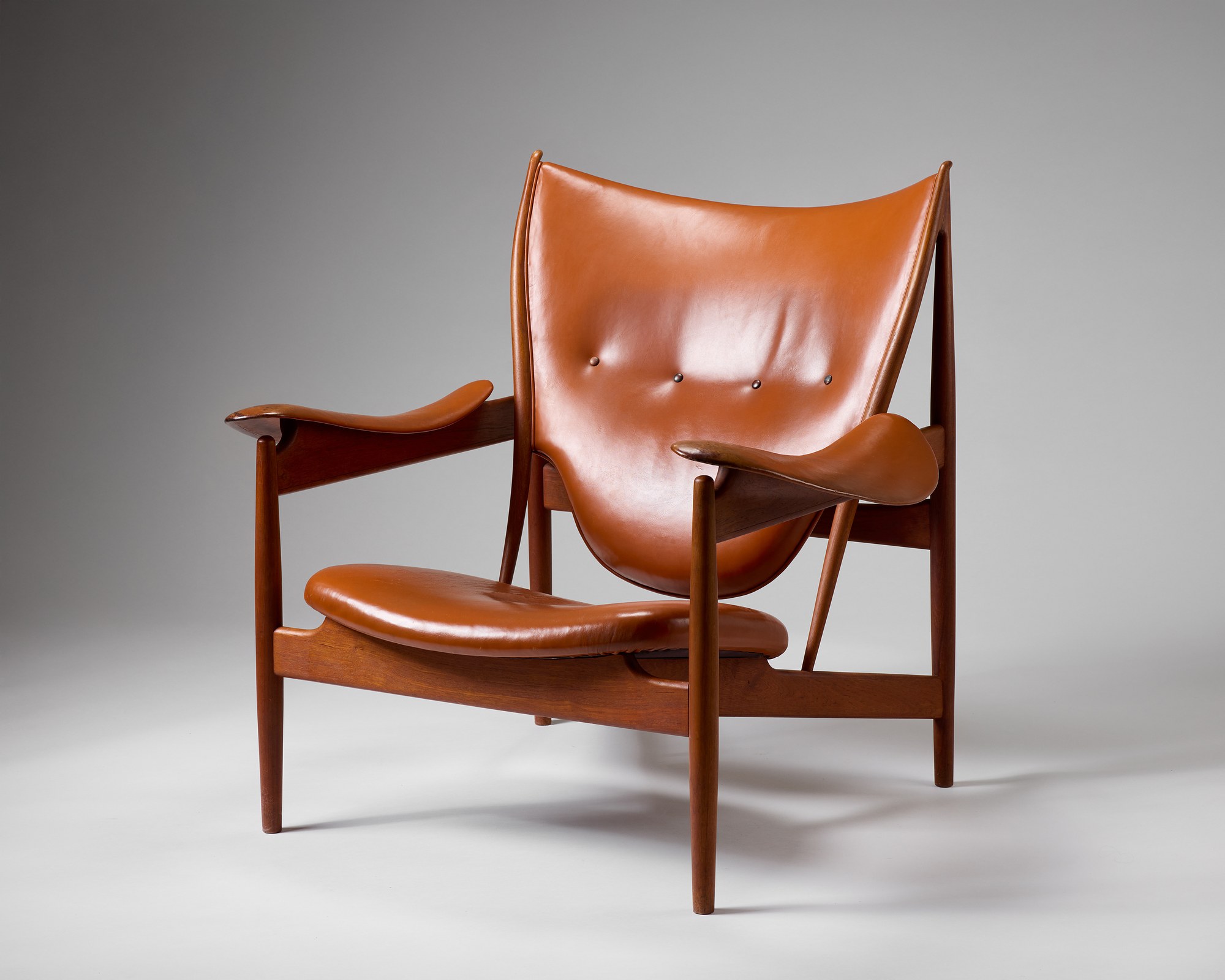 Finn Juhl — Armchair 'Chieftain' by Finn July for Niels Vodder