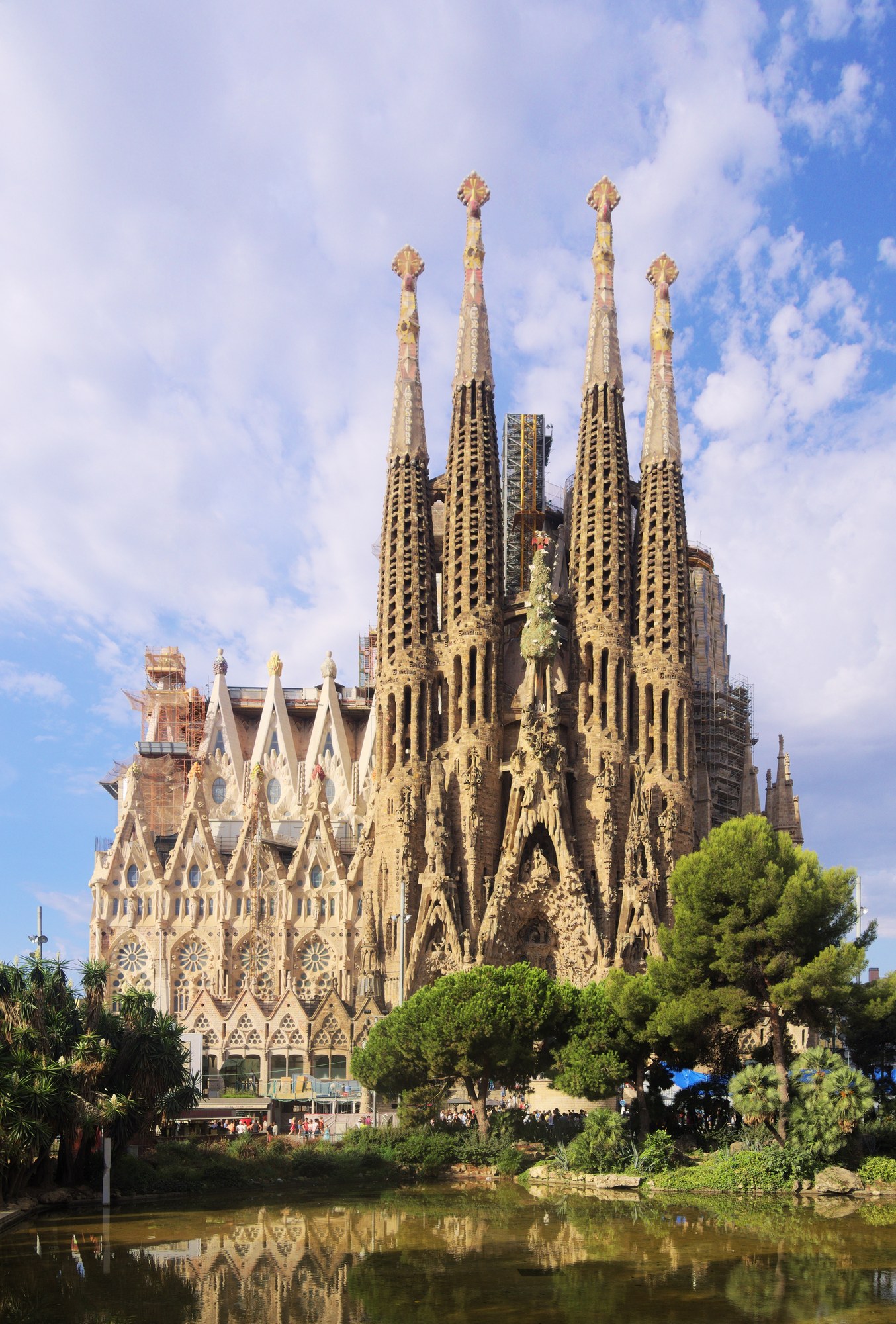 Antoni Gaudí — Sagrada Família (exterior sculpture program)