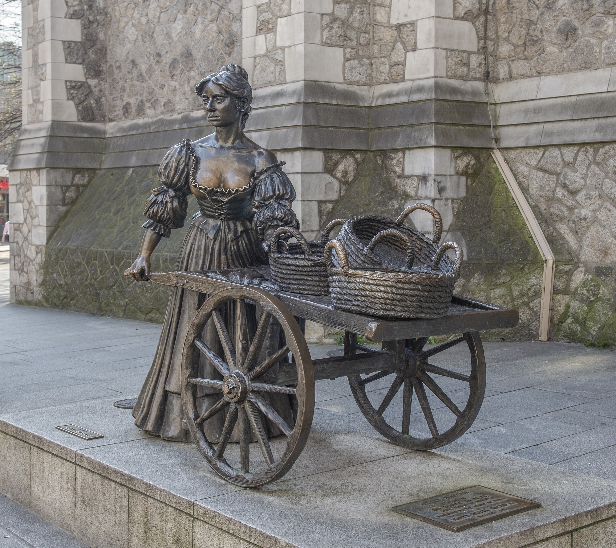 Jeanne Rynhart — Statue of Molly Malone