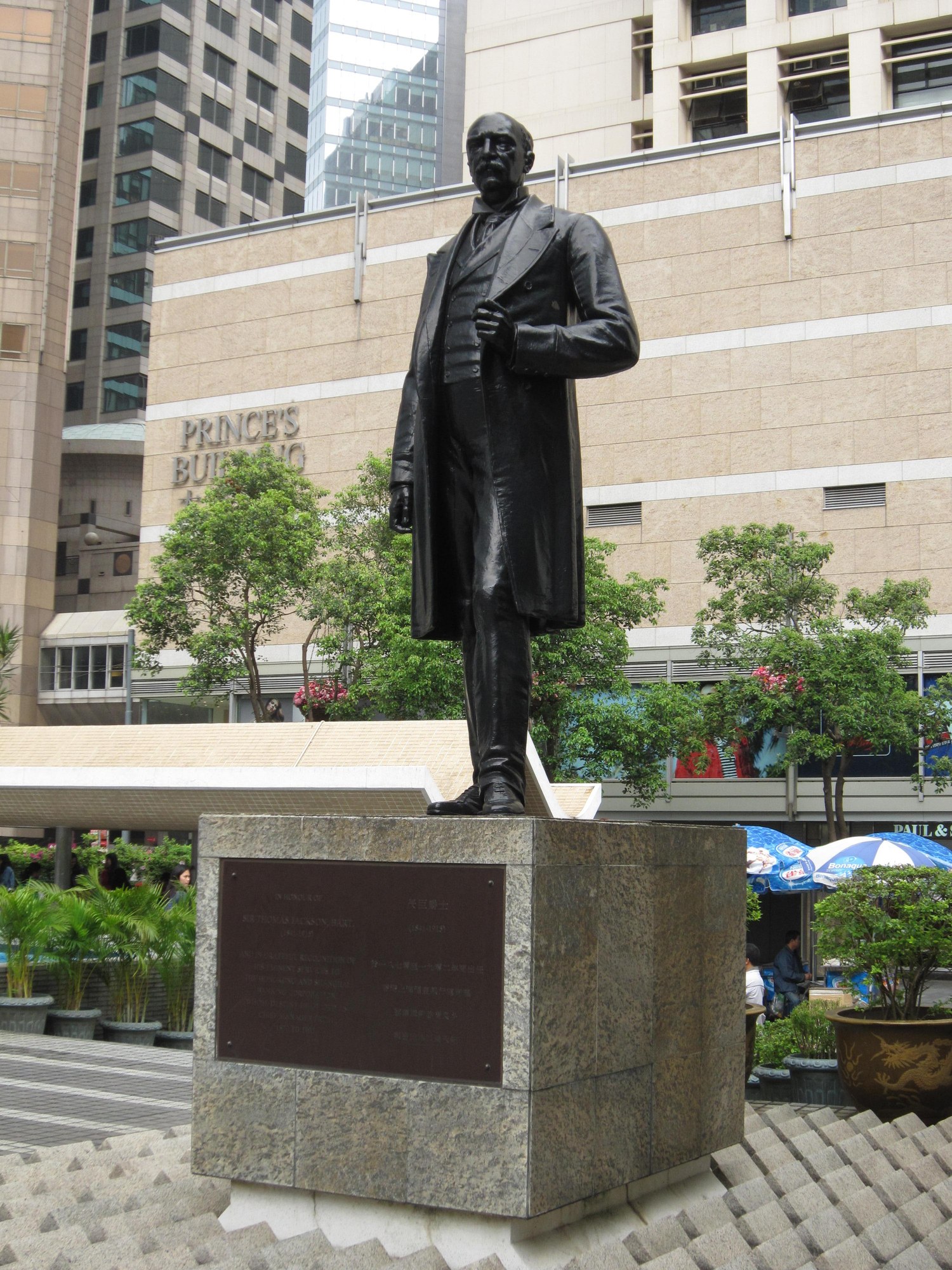 Mario Raggi — Statue of Sir Thomas Jackson